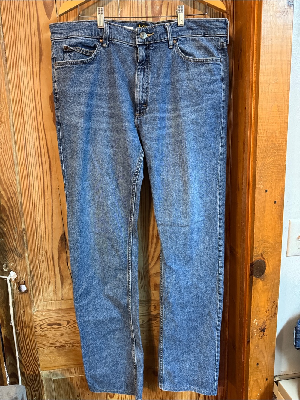 Men’s Lee 38X36 slim fit Straight Jeans in Medium Blue Wash